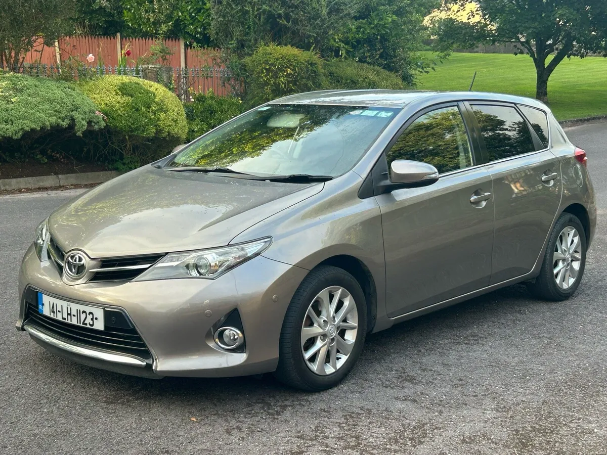 Toyota Auris 1.4D LUNA, TINY MILEAGE - Image 3