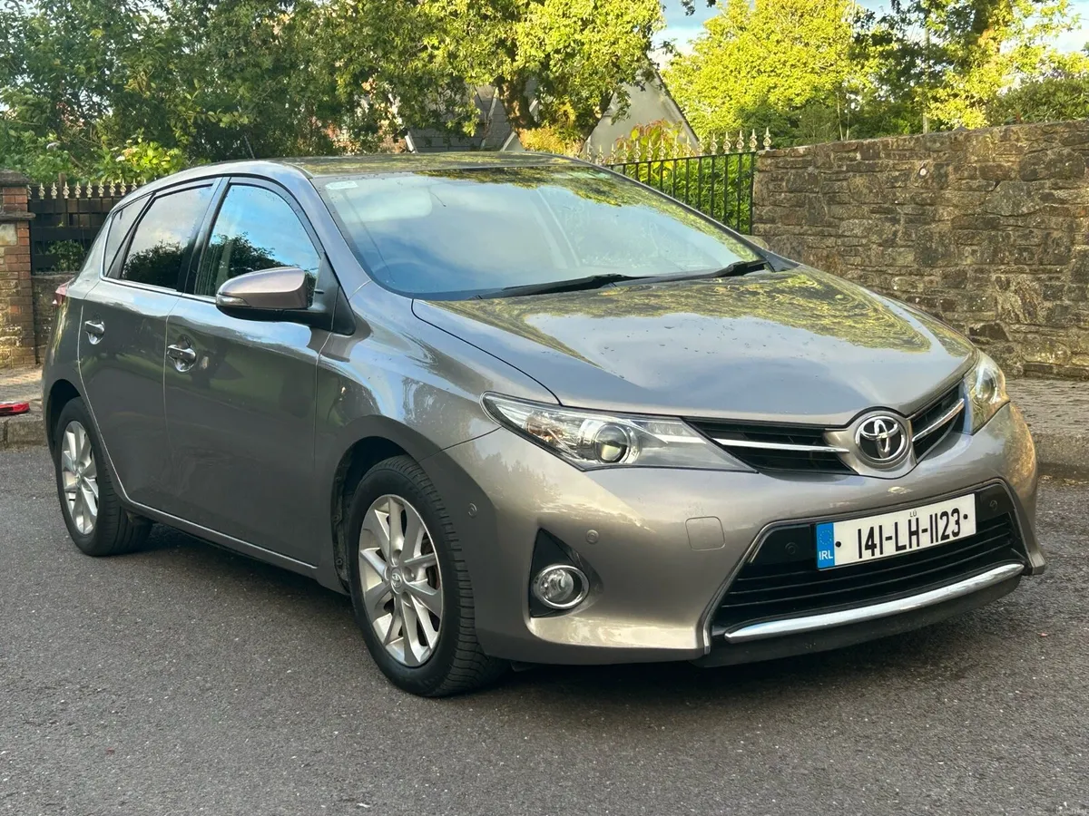 Toyota Auris 1.4D LUNA, TINY MILEAGE - Image 1