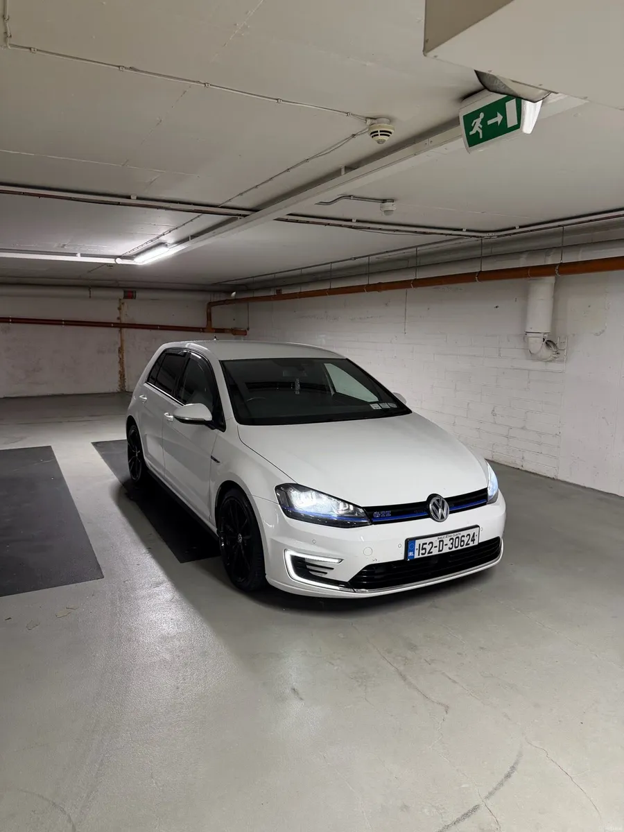 Volkswagen Golf GTE - Image 1