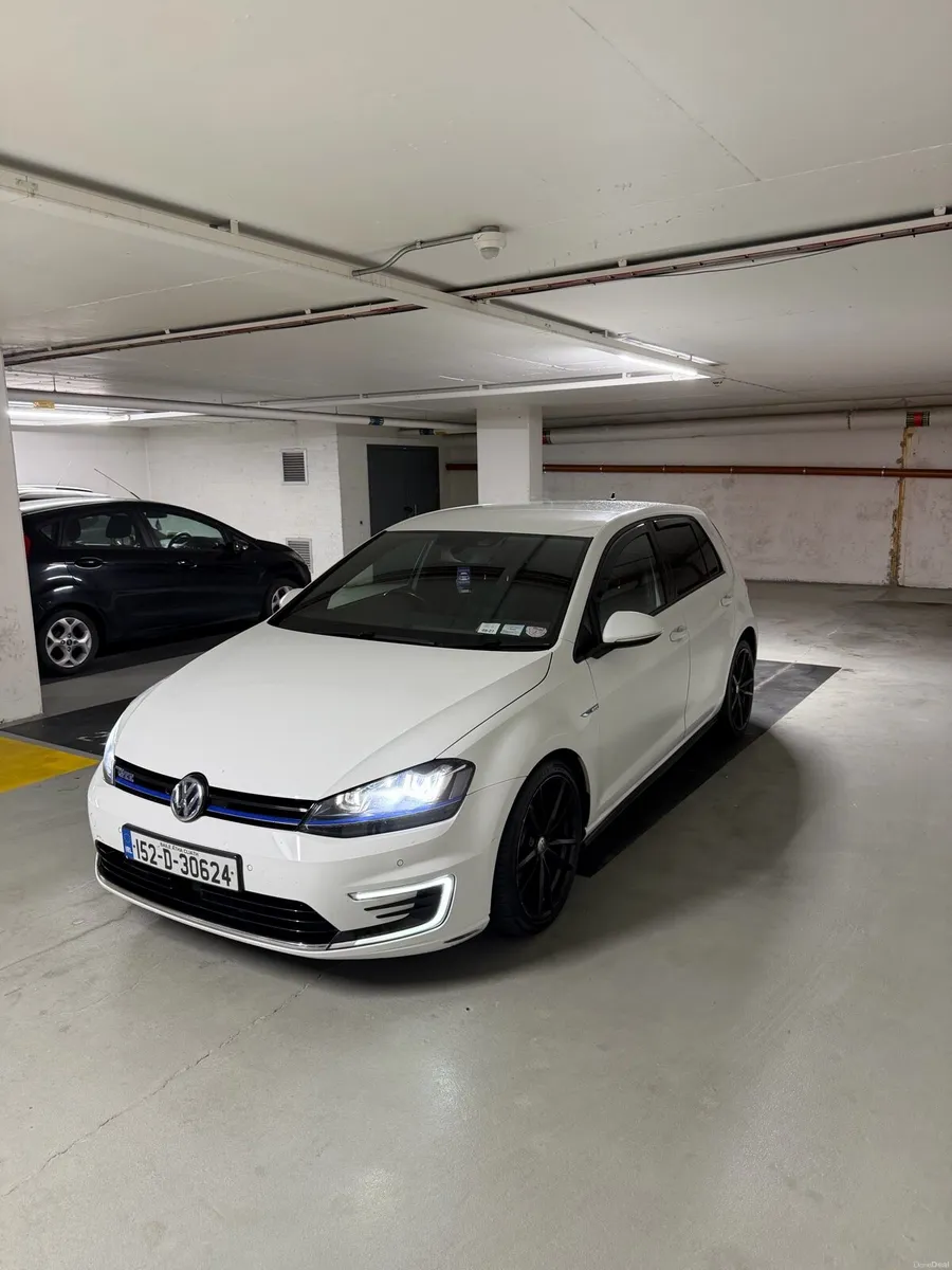 Volkswagen Golf GTE - Image 2