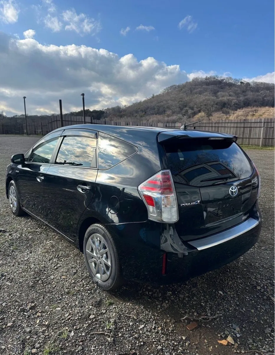 Toyota Pruis Plus 7 seater - Image 3