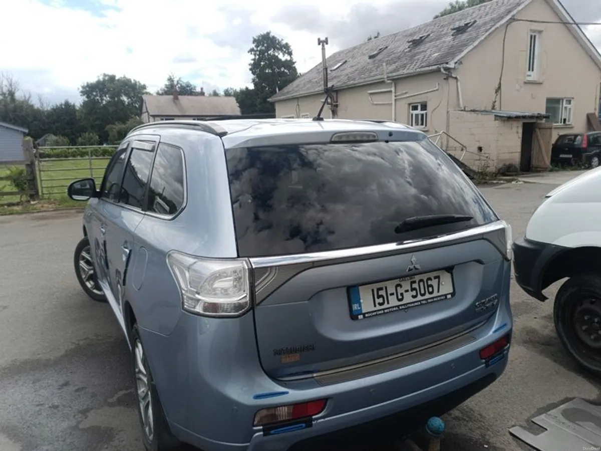 2015 Mitsubishi Outlander - Image 3