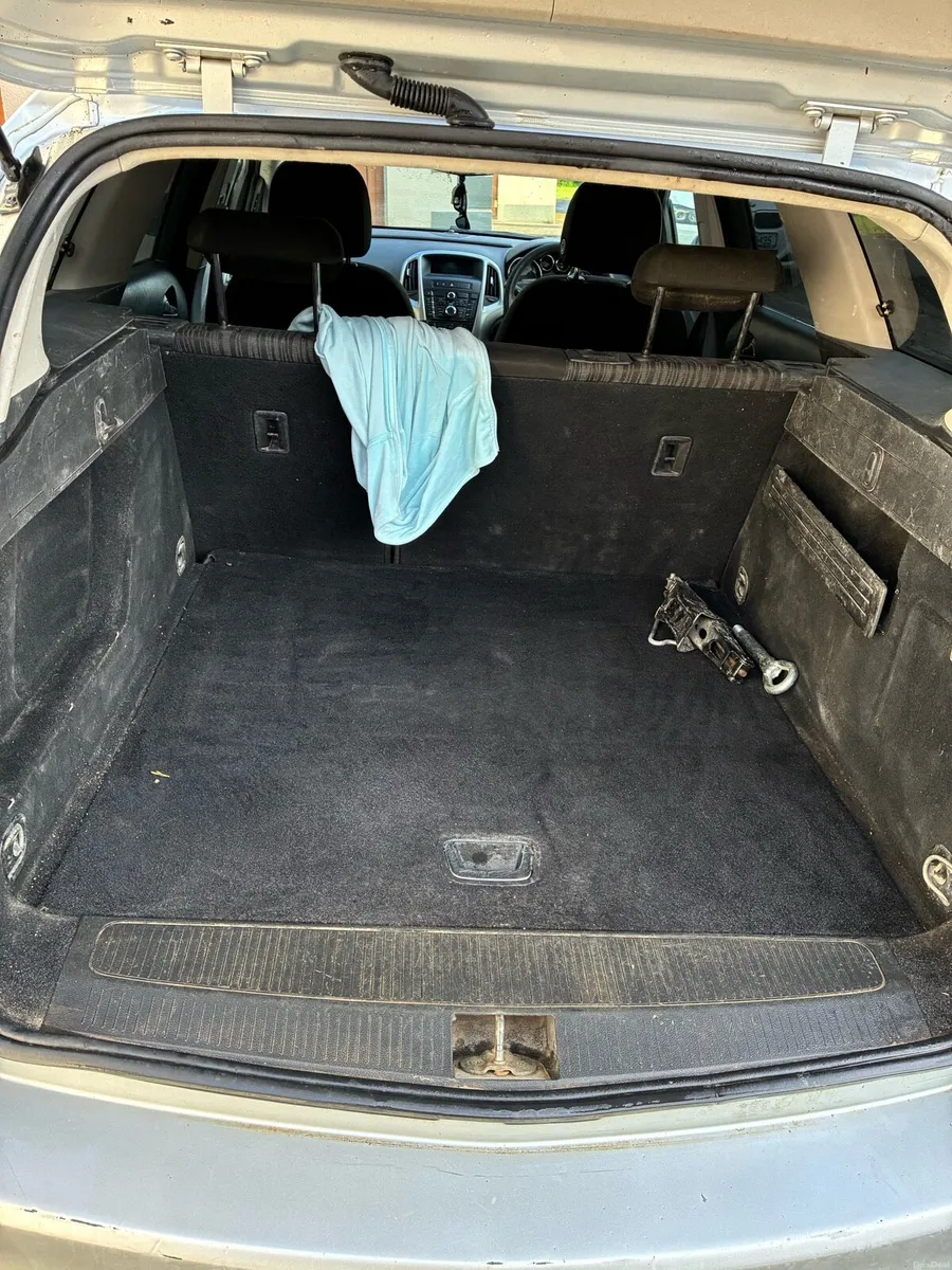 Opel astra vauxhall estate 2011 - Image 5