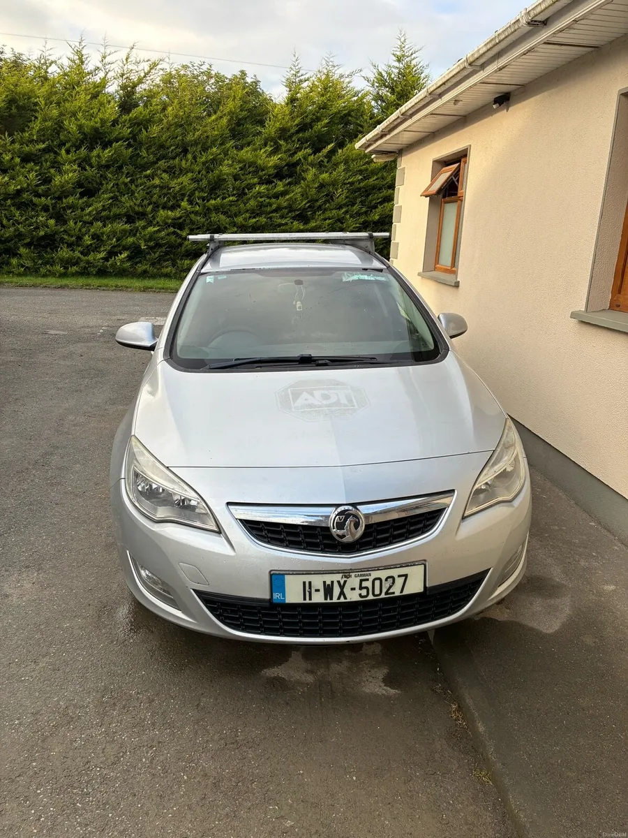 Opel astra vauxhall estate 2011 - Image 1
