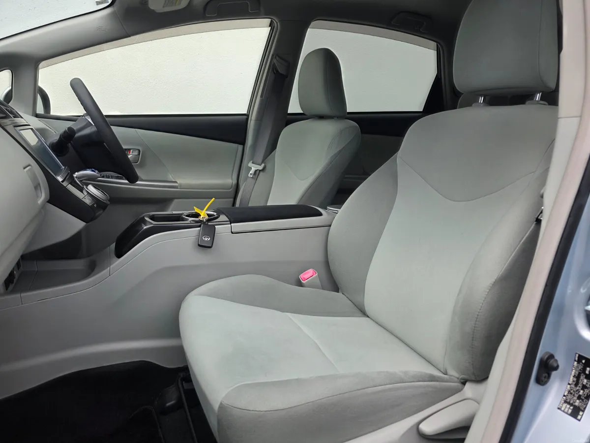2013 TOYOTA PRIUS ALPHA 1.8 VVT-I AUTO // NEW NCT - Image 6