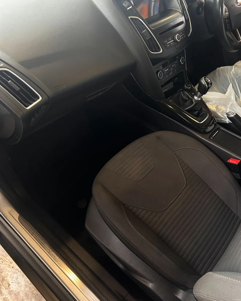 Ford focus 2017 1.5tdci Titanium model 95bhp - Image 4