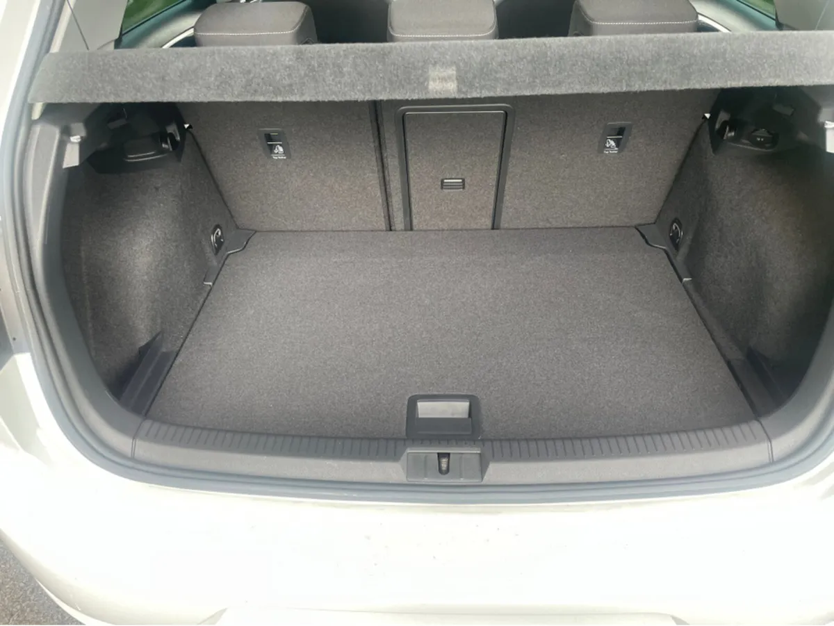 Volkswagen Golf Hatchback highline - Image 3