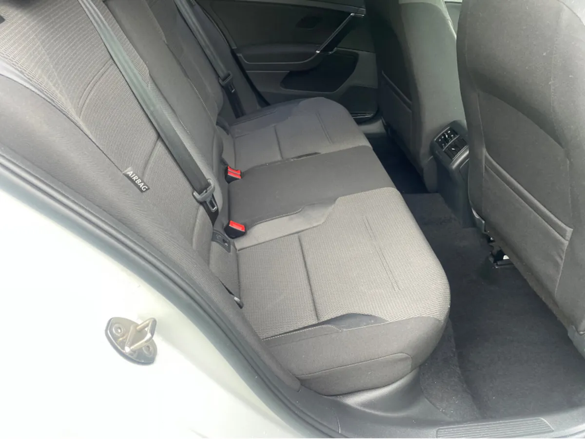 Volkswagen Golf Hatchback comfortline - Image 6