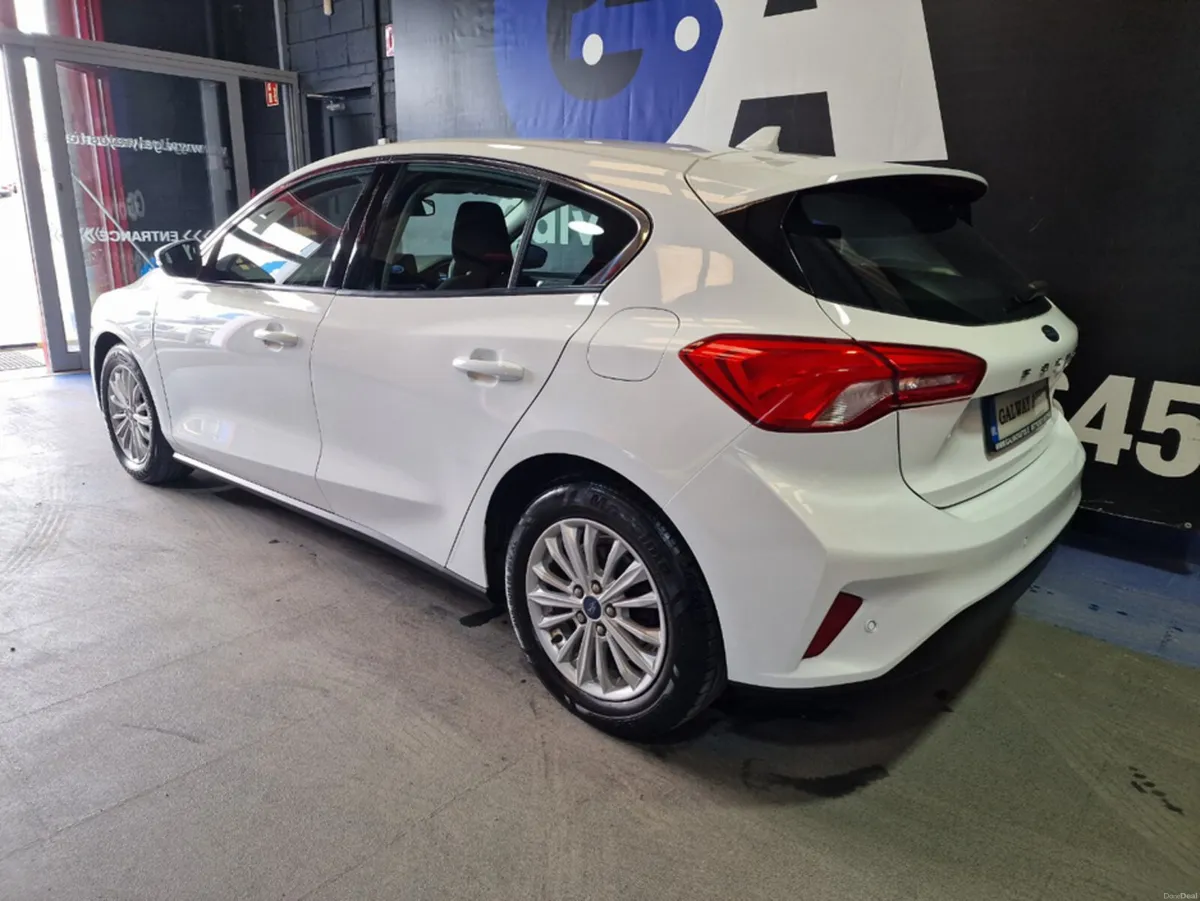Ford Focus TITANIUM ** SAT NAV, CRUISE CONTROL, FU - Image 6