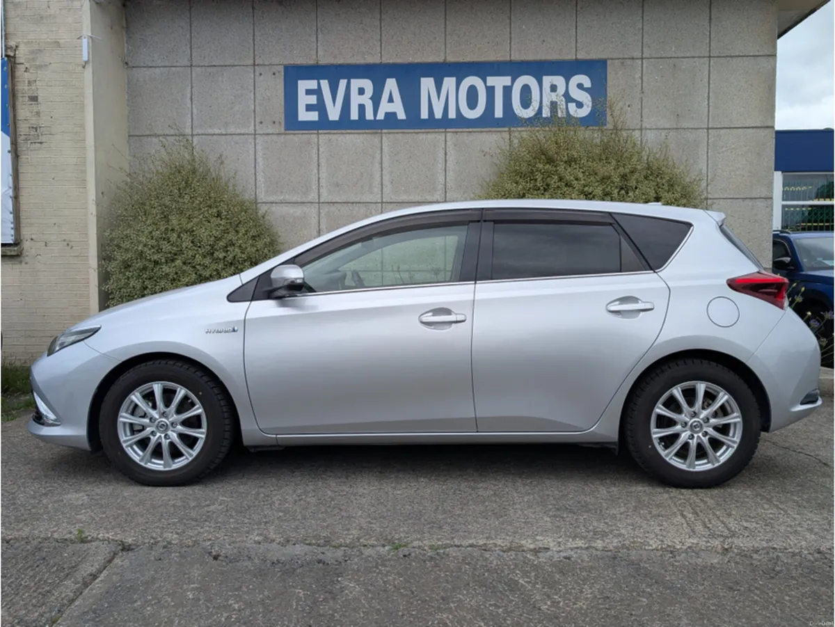 Toyota Auris AUTOMATIC HYBRID 1.8 PETROL //HALF LE - Image 4