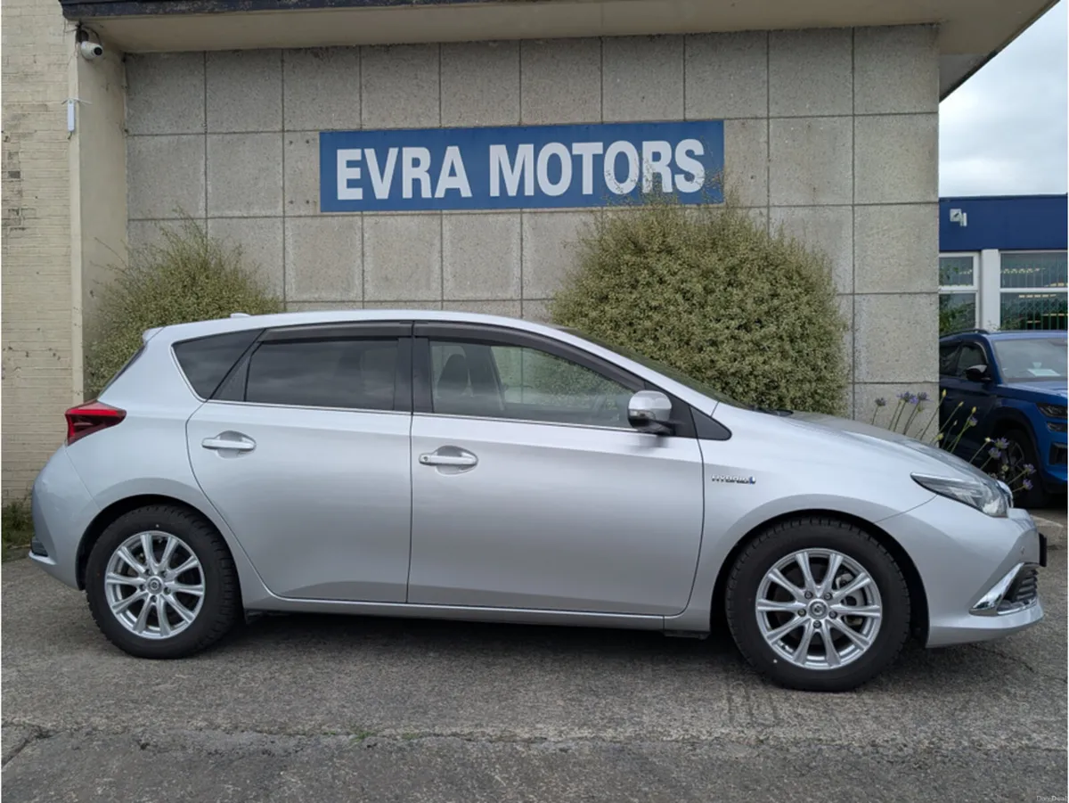 Toyota Auris AUTOMATIC HYBRID 1.8 PETROL //HALF LE - Image 3