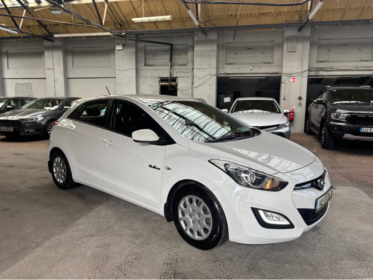 Hyundai i30 1.4 CLASSIC 5DR - Image 1