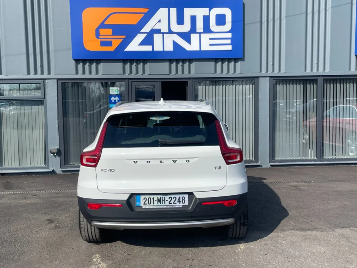Volvo XC40 T3 MOMENTUM 5DR - Image 4