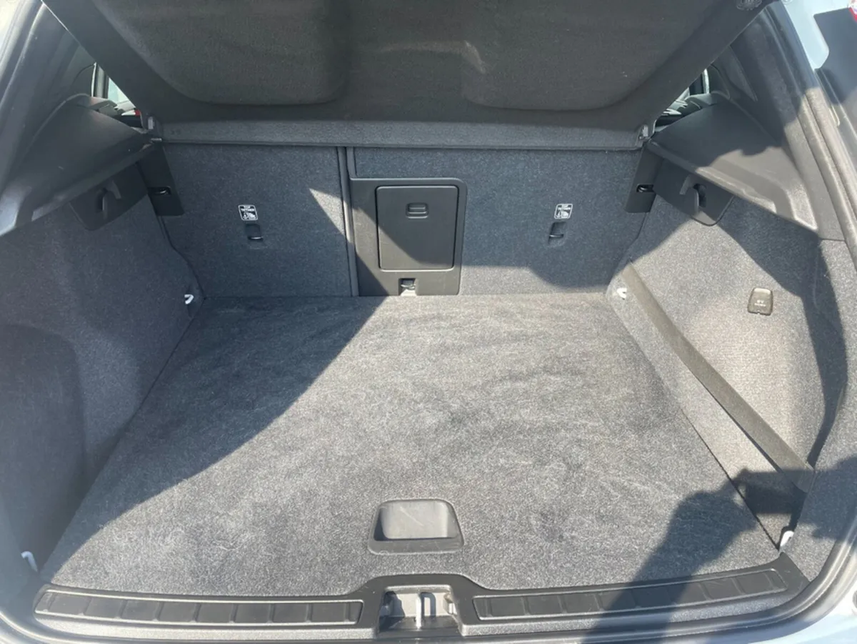Volvo XC40 T3 MOMENTUM 5DR - Image 6