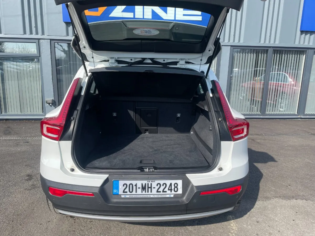 Volvo XC40 T3 MOMENTUM 5DR - Image 5