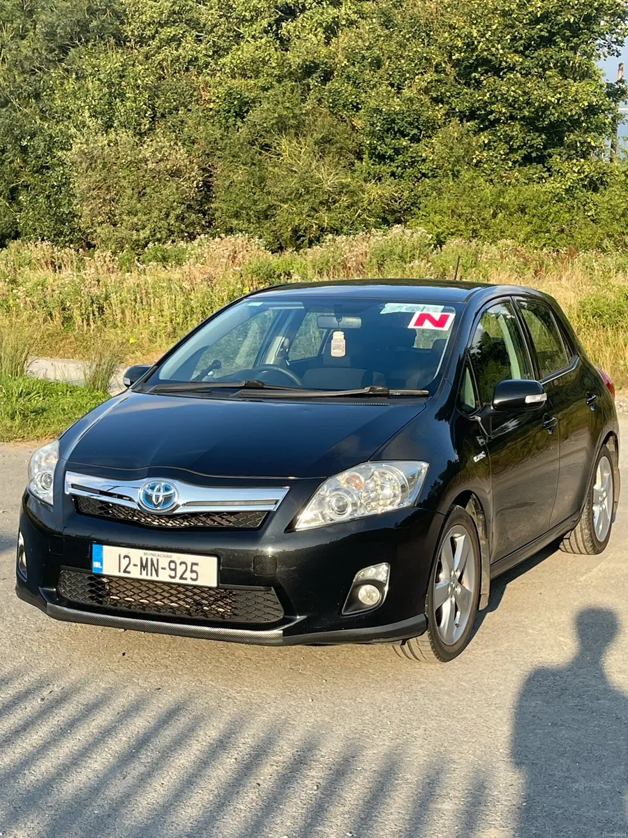 Toyota Auris 2012 1.8L Hybrid - Image 1