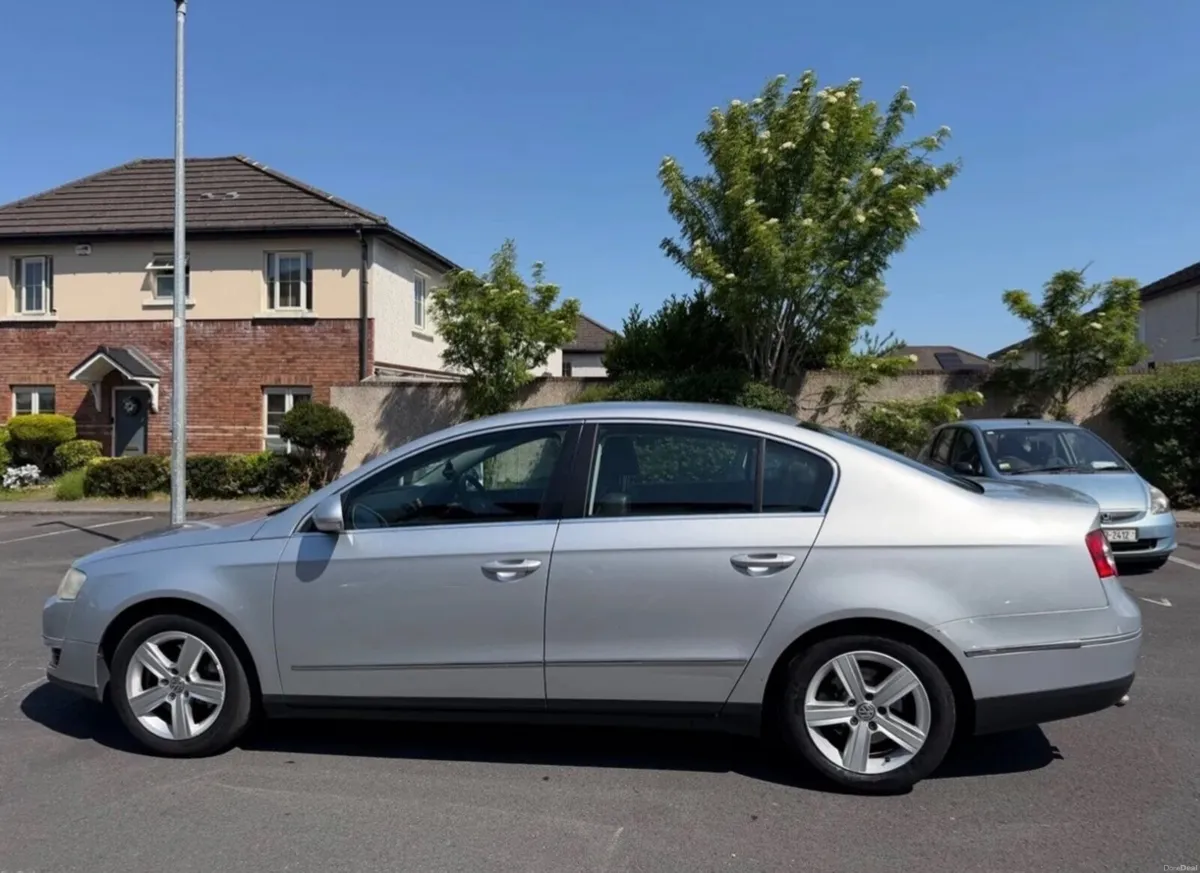 Volkswagen Passat 2008 - Image 2