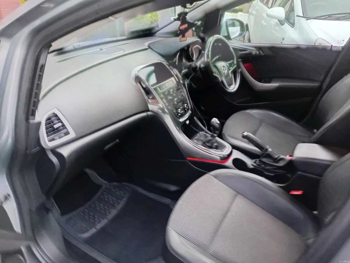 Vauxhall astra taxed ncted full service history - Image 3