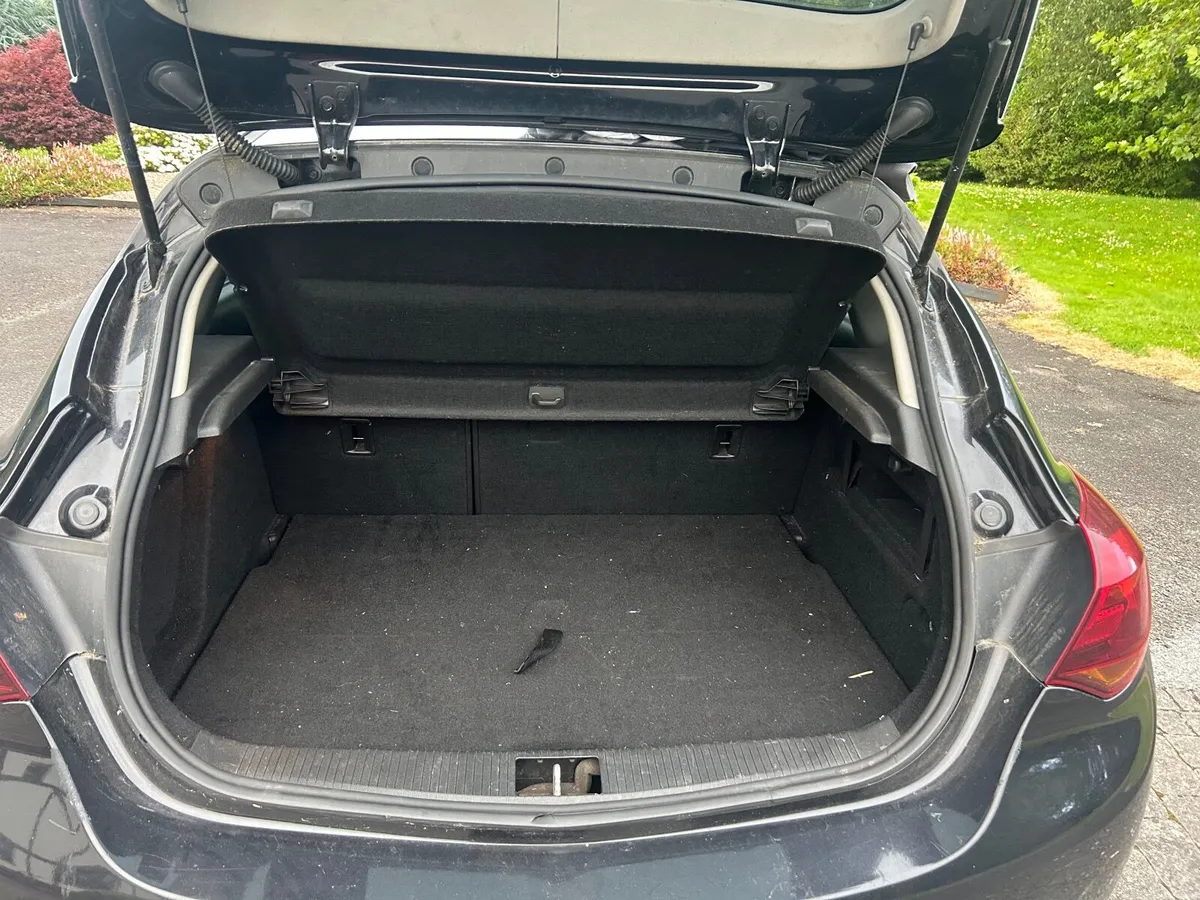 Opel Astra 2011 - Image 3