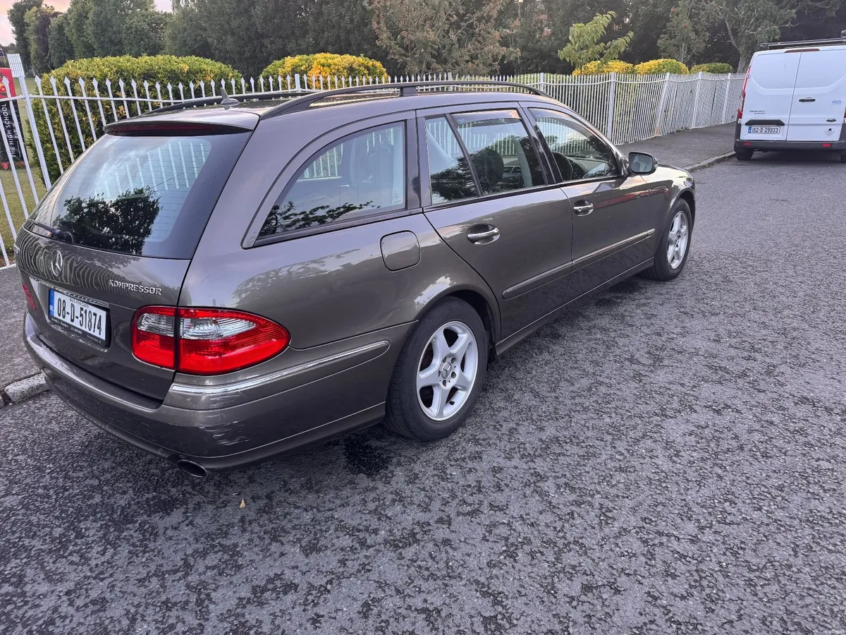 Mercedes-Benz E-Class 2008 - Image 2