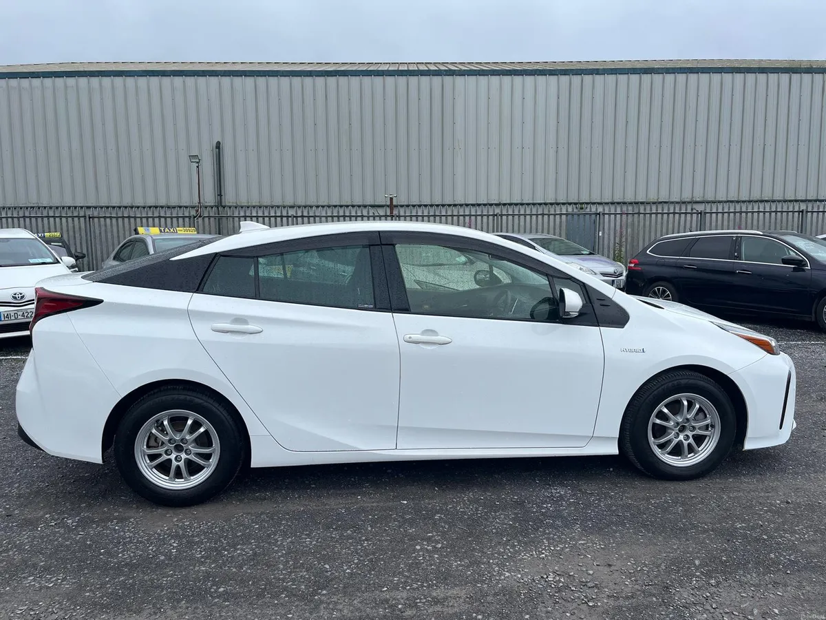 2022 222 Toyota Prius hybrid automatic - Image 4