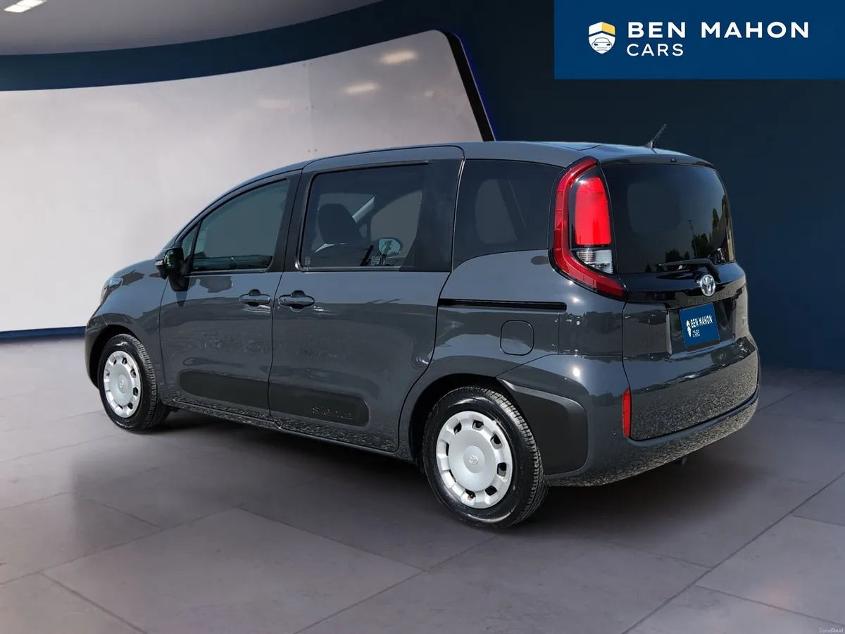 Toyota Sienta 7 Seater Automatic - Image 3
