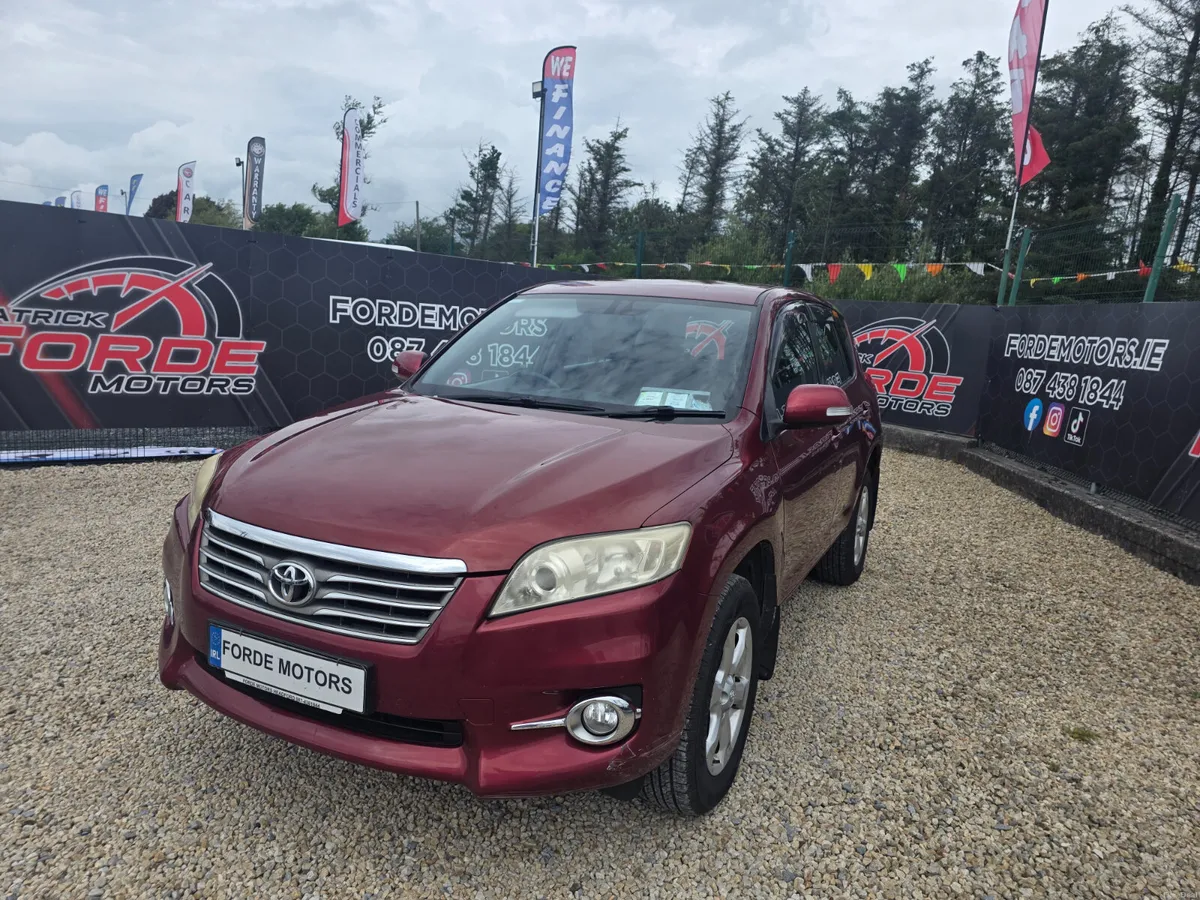 Toyota RAV4 2011 - Image 2