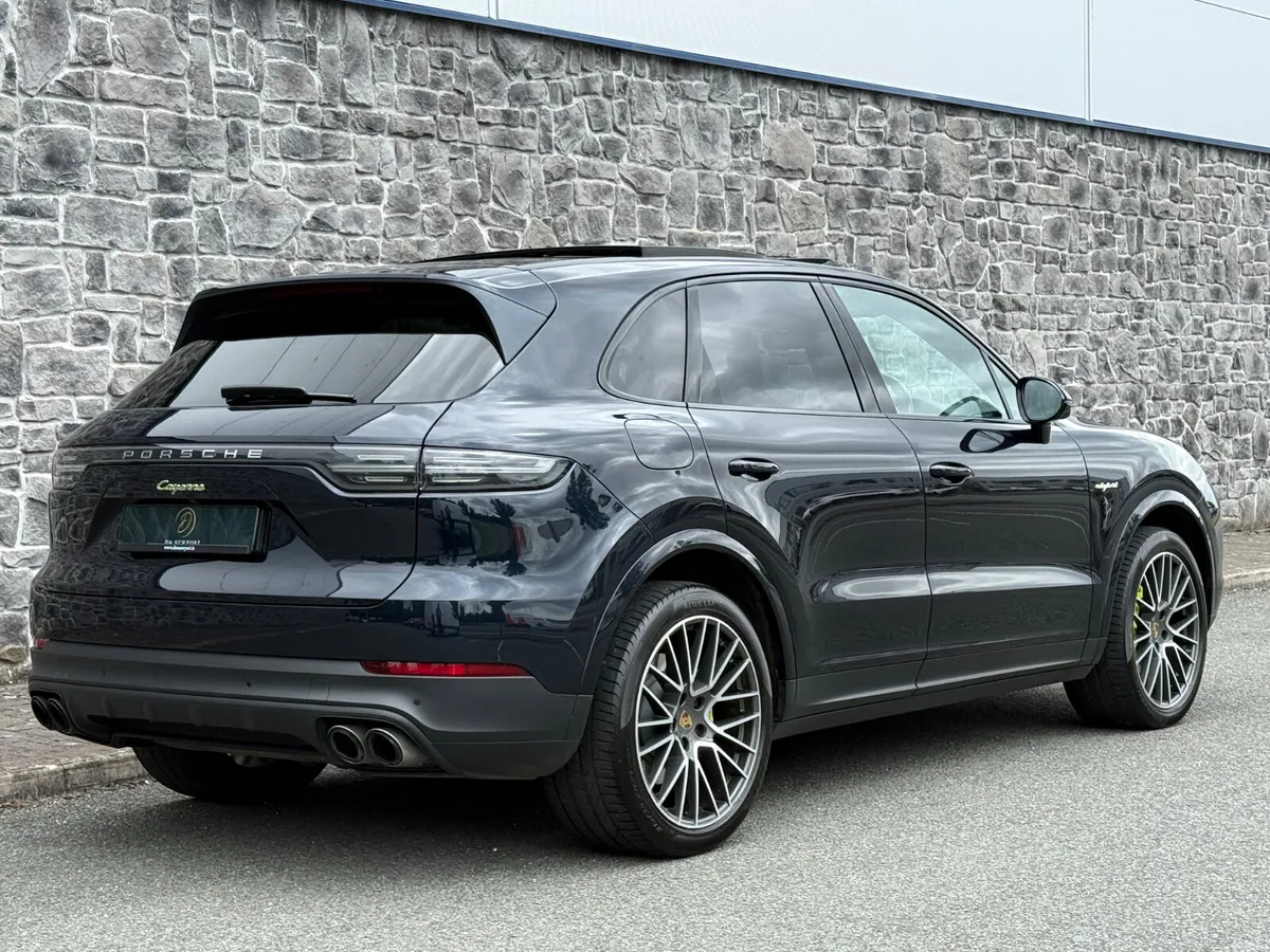 2021 Porsche Cayenne 3.0 E-Hybrid Auto Huge Spec - Image 2