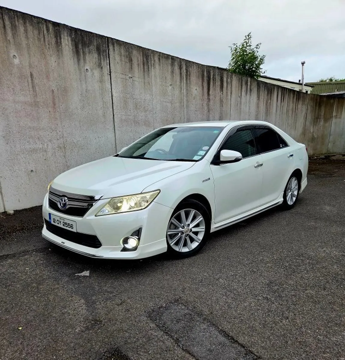 Toyota Camry **low mileage** - Image 2