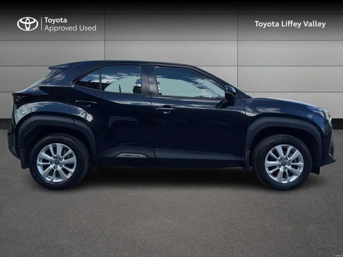 Toyota Yaris Cross YARIS CROSS LUNA AUTO - Image 3