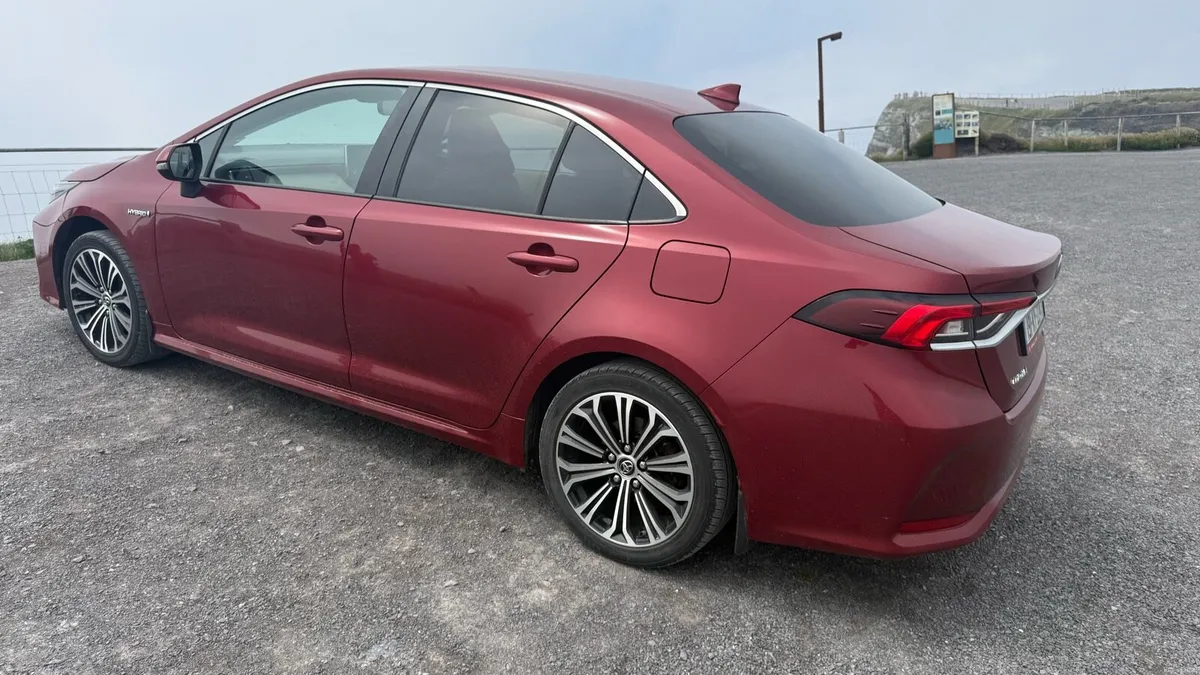 Toyota corolla Hybrid Luna Sport SA 4DR Auto 2019 - Image 3