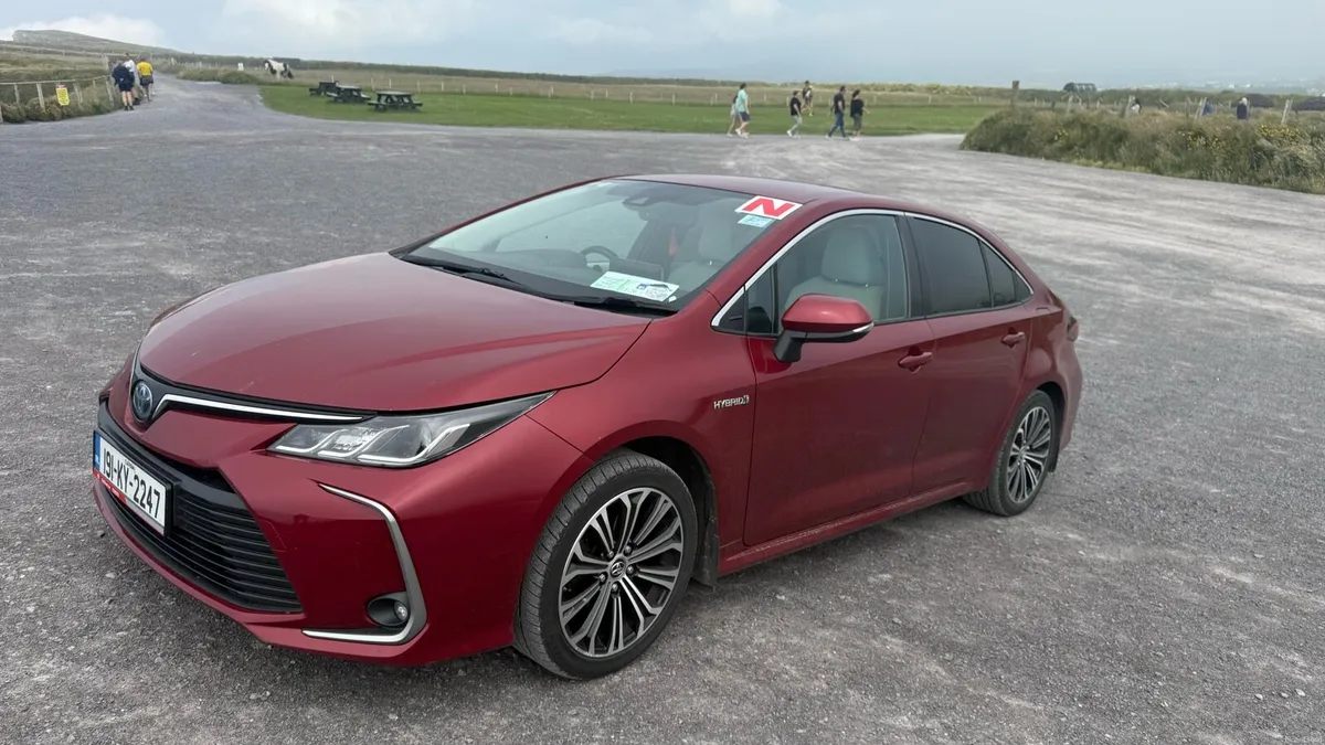 Toyota corolla Hybrid Luna Sport SA 4DR Auto 2019 - Image 1