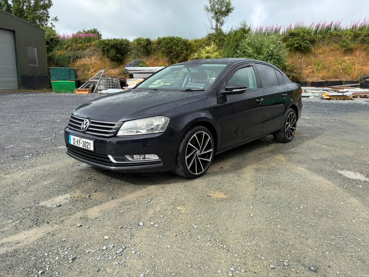 Volkswagen Passat 2012 - Image 2