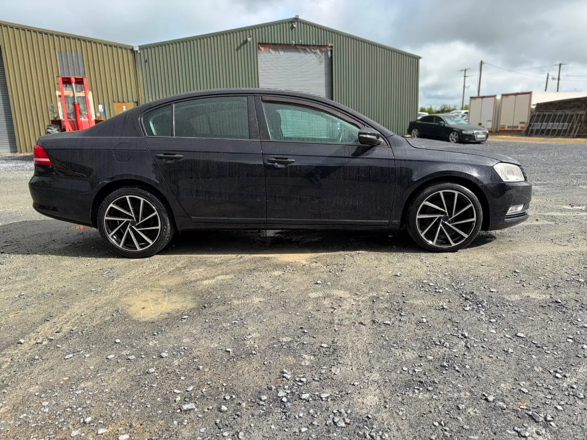 Volkswagen Passat 2012 - Image 3