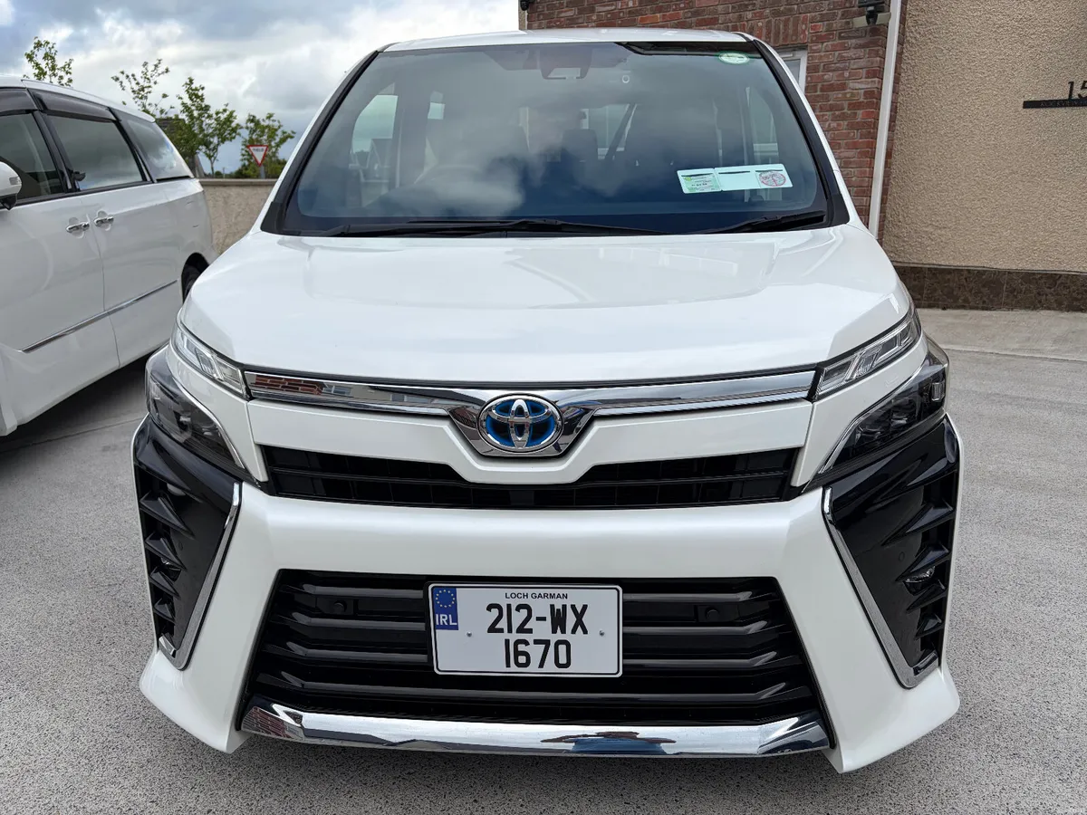 2021 212 Toyota Voxy 7 SEATER FULL TAXI READY - Image 6