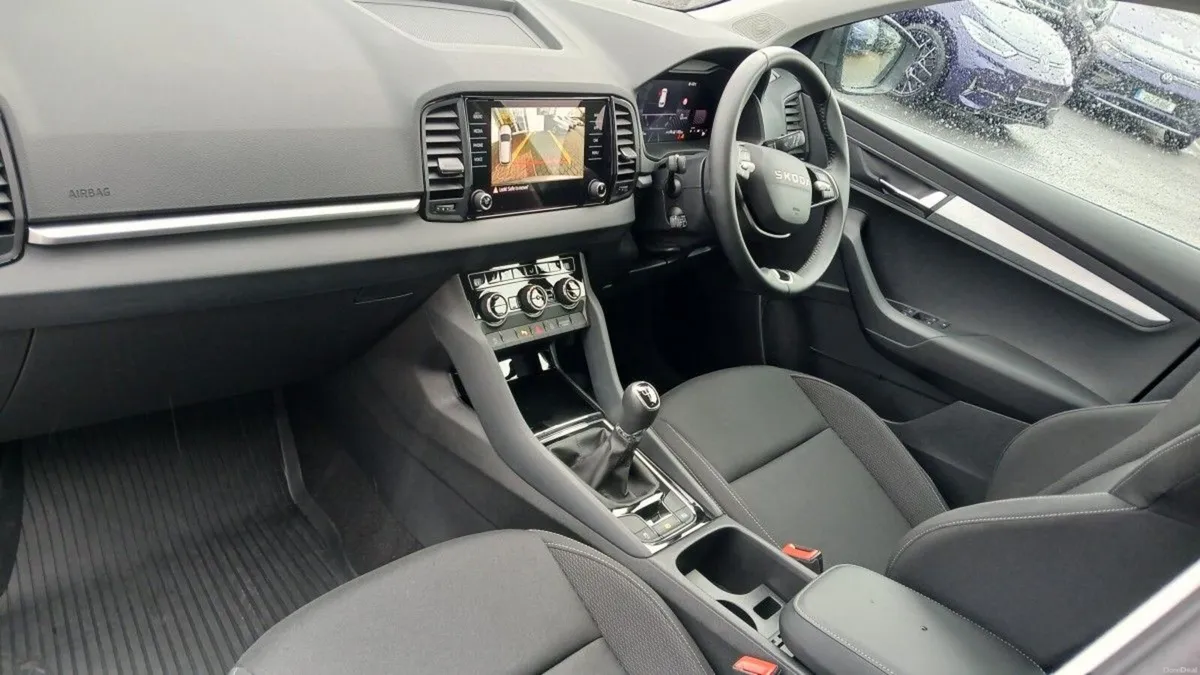 Skoda Karoq SELECTION 2.0TDI 115HP **HEATED FRONT - Image 5