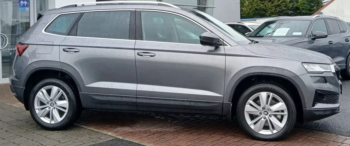 Skoda Karoq SELECTION 2.0TDI 115HP **HEATED FRONT - Image 2