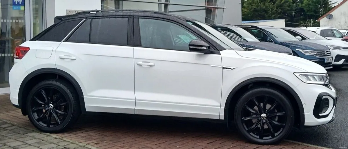 Volkswagen T-Roc R-Line 2.0 TDI 116HP **BLACK STYL - Image 2