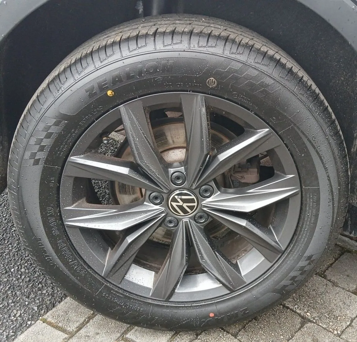 Volkswagen Tiguan Life 2.0 TDI 150 HP **REAR VIEW - Image 4