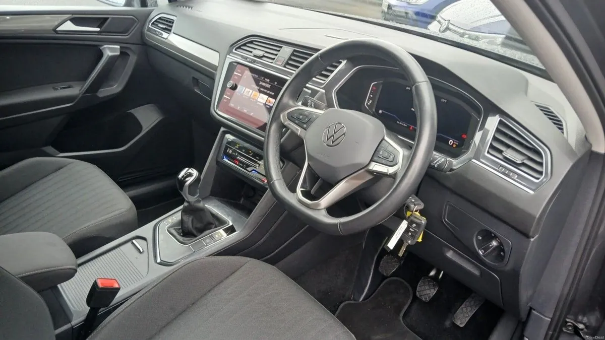 Volkswagen Tiguan Allspace Life 2.0 TDI 150 HP **R - Image 6