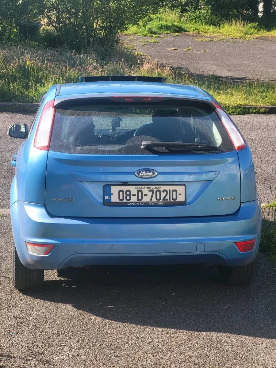 Ford Focus car - Image 1