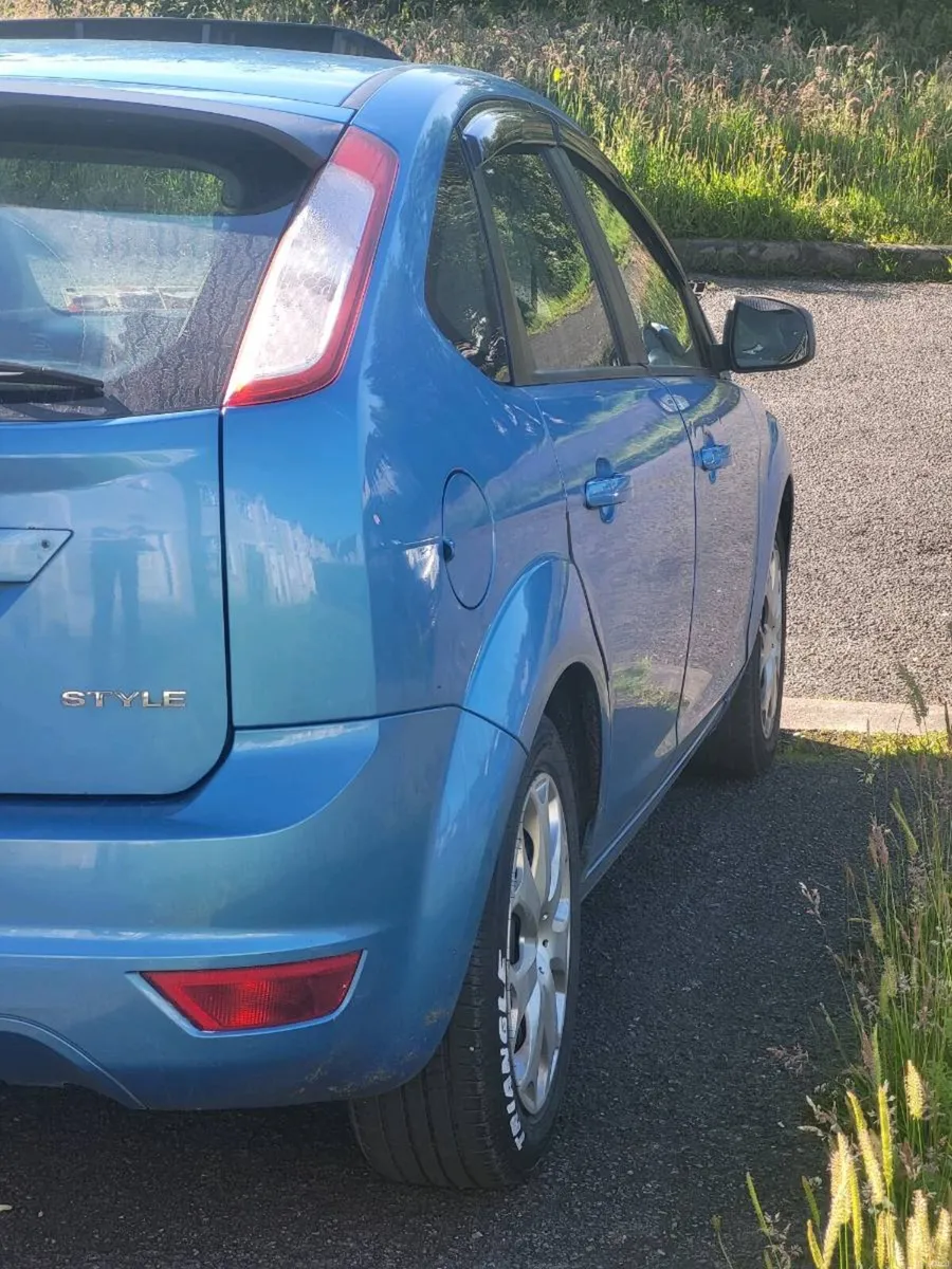 Ford Focus car - Image 4