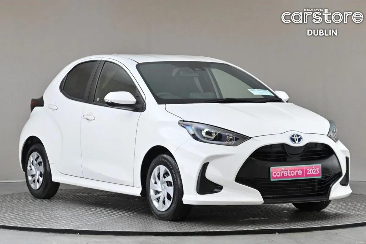 Toyota Yaris 1.5 PETROL HYBRID **REVERSE CAM** - Image 1