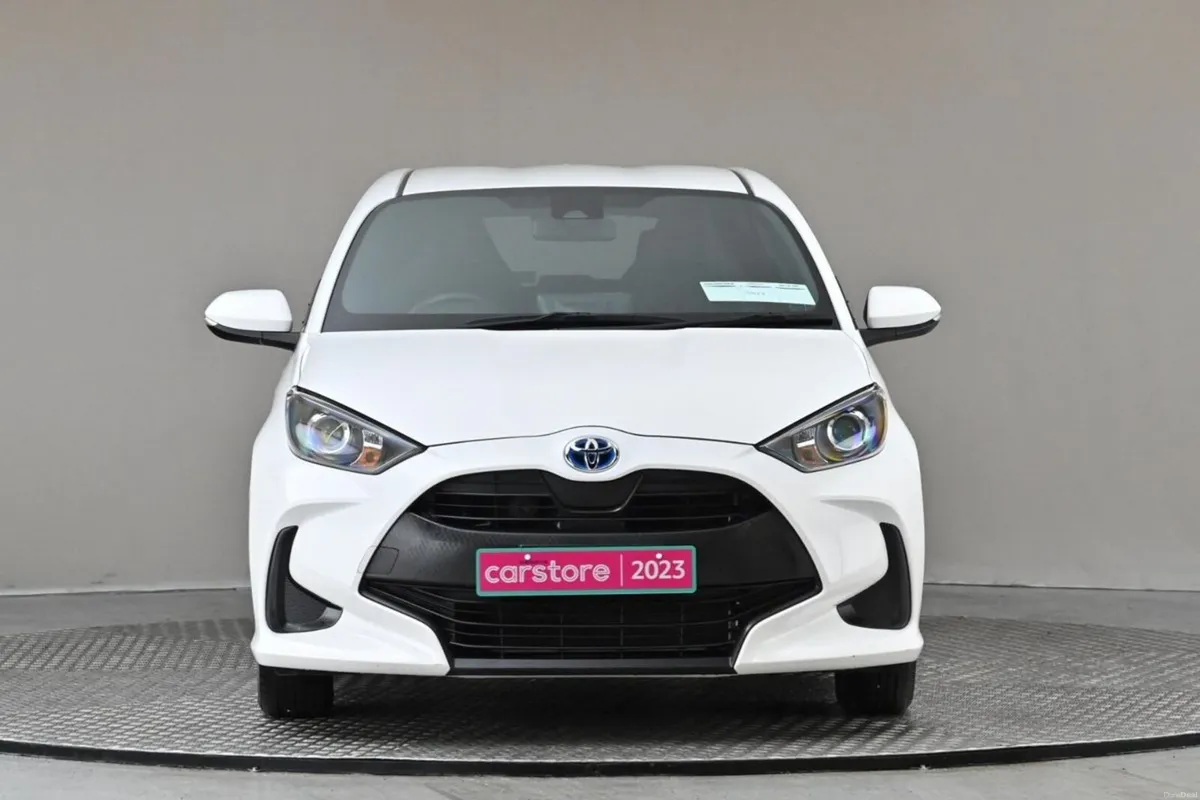Toyota Yaris 1.5 PETROL HYBRID **REVERSE CAM** - Image 2