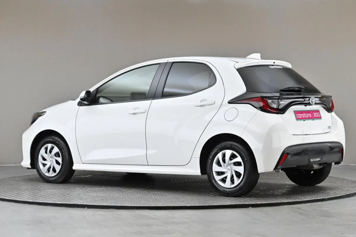 Toyota Yaris 1.5 PETROL HYBRID **REVERSE CAM** - Image 6