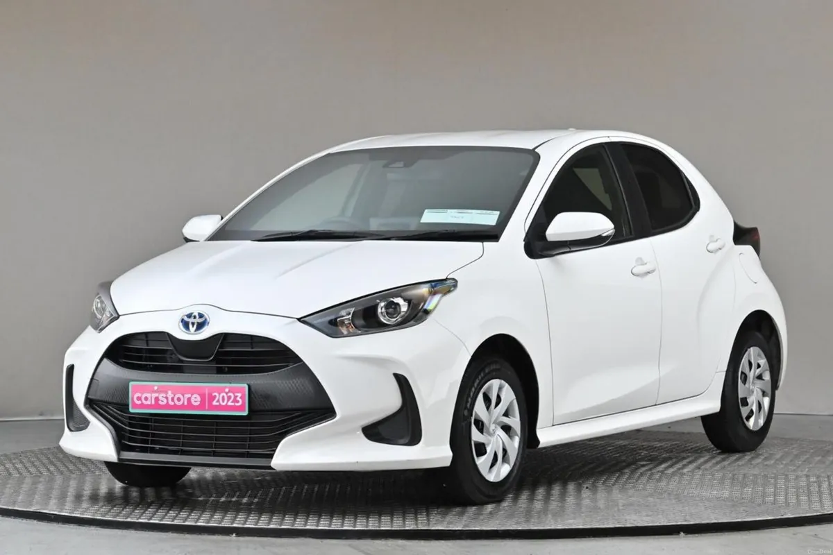 Toyota Yaris 1.5 PETROL HYBRID **REVERSE CAM** - Image 3