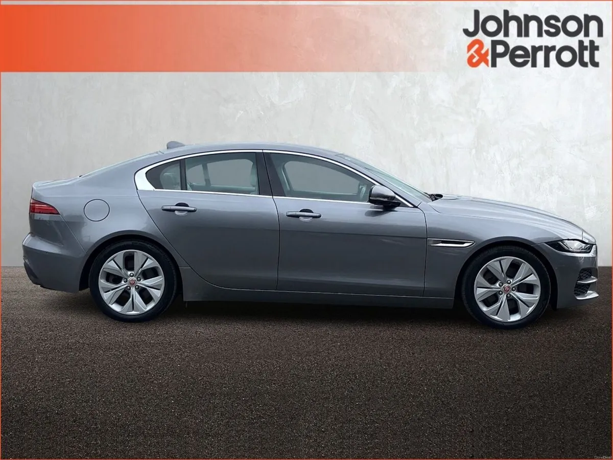 Jaguar XE 2.0D I4 204 PS RWD S - Image 6