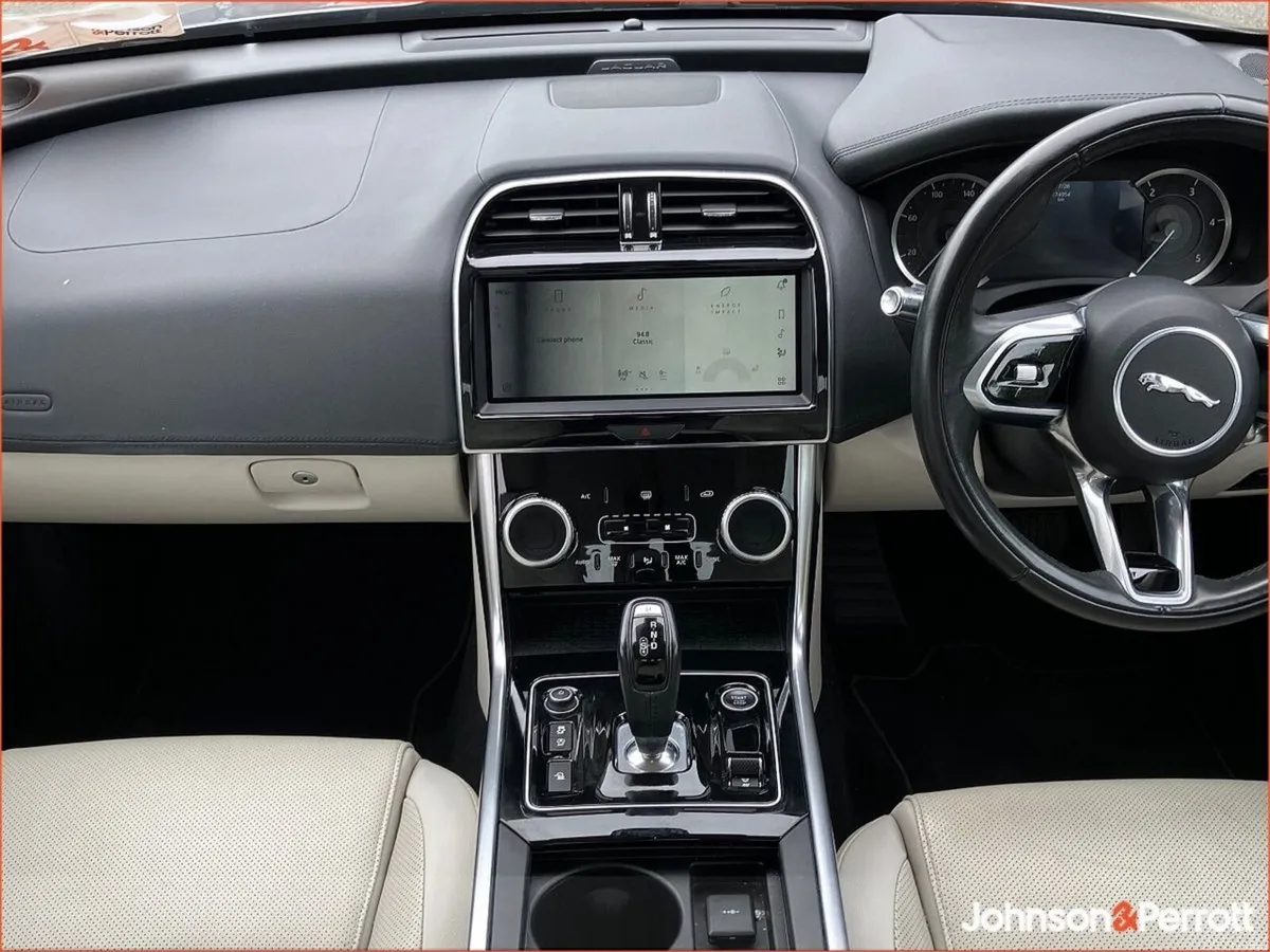 Jaguar XE 2.0D I4 204 PS RWD S - Image 4