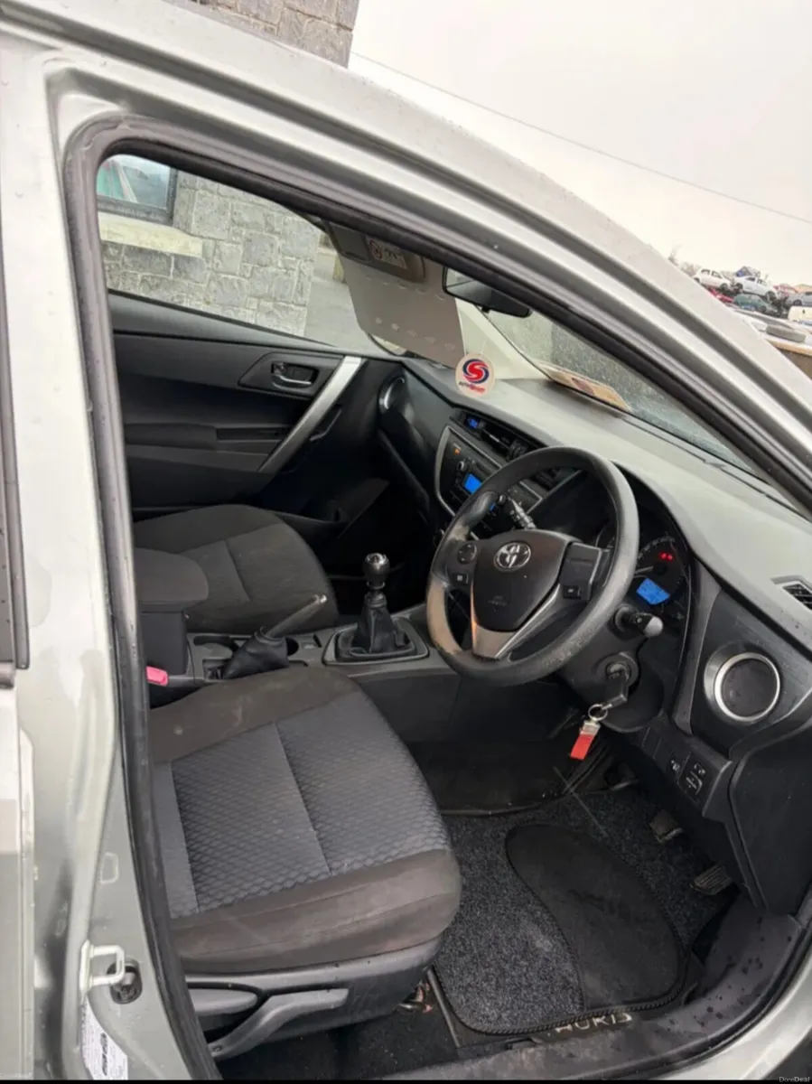 Toyota Auris 1.4 D4D Terra - Image 6