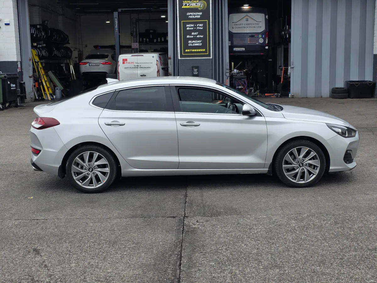 Hyundai i30 FastBack 1.6  Diesel - Image 2